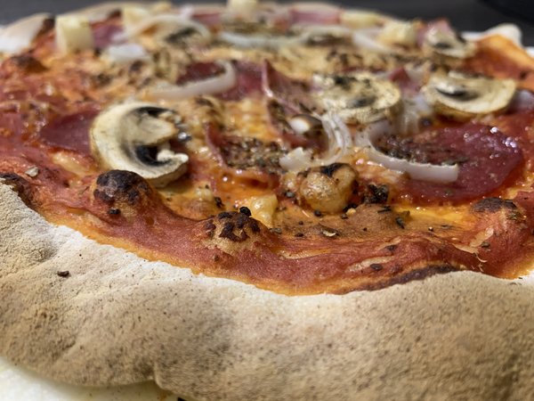 pizzastein4u lecker krosse Pizza wie beim Italiener durch den Original Pizzastein